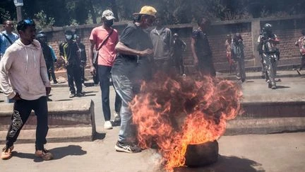 Manifestations à Madagascar : au moins 22 morts selon l'ONU, le président renvoie le gouvernement