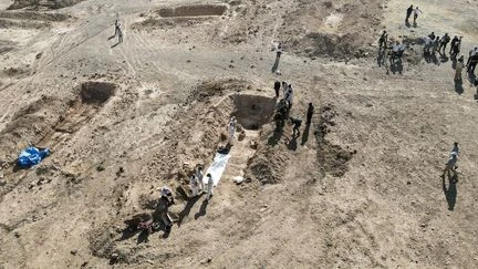 En Irak, les travaux débutent pour exhumer un immense charnier du groupe Etat islamique