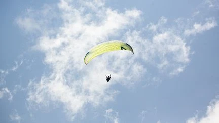 Parapente : la Fédération française du vol libre appelle ses licenciés à la prudence après cinq accidents mortels en six jours