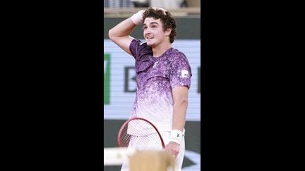 Roland-Garros : Joao Fonseca envoie trois aces de suite pour éliminer son idole Novak Djokovic