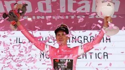 Giro 2026 : Jonas Vingegaard sacré pour la première fois, le Français Paul Magnier remporte le maillot cyclamen
