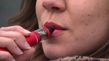Cigarettes puffs : toujours en vente six mois après l'interdiction
