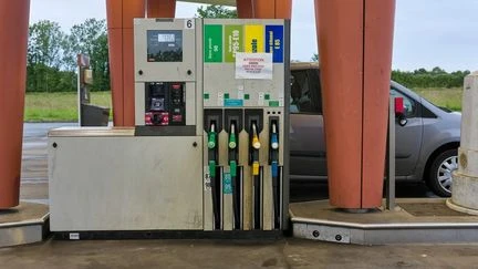 La consommation de carburants en mai a baissé de 14% par rapport à la même période en 2025, annonce le ministre de l'Economie Roland Lescure