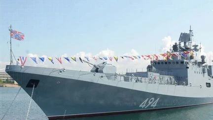 Tensions dans la Manche Un navire de guerre russe ouvre le feu