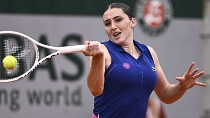 Roland-Garros 2025 : Elsa Jacquemot élimine l'ex-numéro 4 mondiale Maria Sakkari pour rejoindre Léolia Jeanjean au deuxième tour
