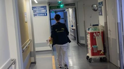 3h10 d'attente contre 2h15 dix ans plus tôt… Visualisez le boom des temps de passage aux urgences en trois graphiques