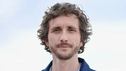 Baptiste Lecaplain joue aux amoureux dans 