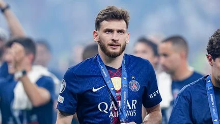 L'attaquant du PSG Khvicha Kvaratskhelia désigné meilleur joueur de la saison en Ligue des champions