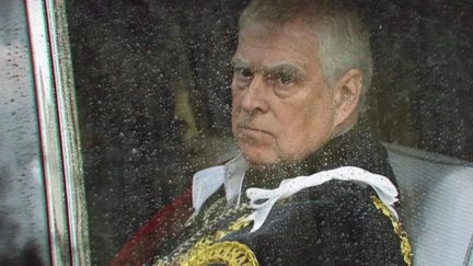 Monarchie britannique : le prince Andrew, rattrapé par l'affaire Epstein, renonce à son titre royal