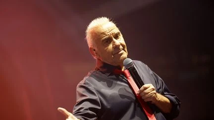 Michel Fugain, entre soleil et cieux noirs
