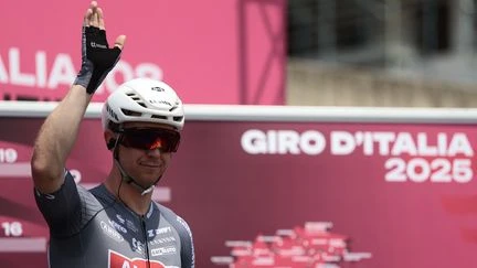 Giro 2025 : Kaden Groves remporte la 6e étape au sprint, les temps neutralisés à l'arrivée après une lourde chute