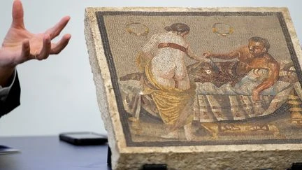 Une mosaïque érotique, volée par un soldat allemand pendant la Seconde Guerre mondiale, rendue à Pompéi
