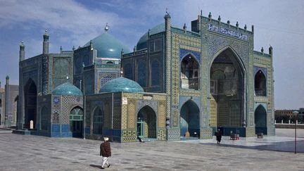 Afghanistan : la célèbre mosquée bleue de Mazar-e-Sharif endommagée par un séisme meurtrier