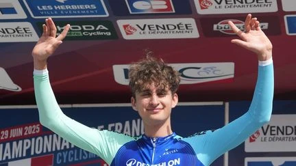 Cyclisme : le Français Paul Seixas remporte le Tour de l'avenir, après une ultime étape maîtrisée sur le contre-la-montre