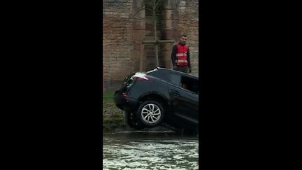 Quand les voitures tombent à l'eau