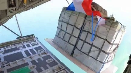 Gaza : les parachutages d’aide humanitaire sont-ils efficaces pour lutter contre la famine ?