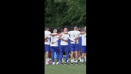 Les Bleus se recueillent en hommage à Éric Roy