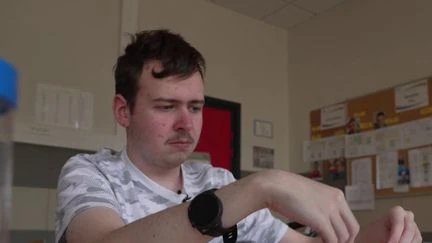 Témoignage : Evan, atteint d’un trouble autistique, obtient son bac avec mention
