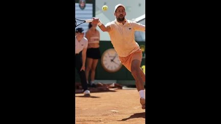 Novak Djokovic, une qualification dans la douleur pour le 3e tour face au Français Valentin Royer