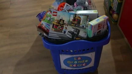 Noël 2025 : le budget des Français au plus bas depuis 2017, avec 491 euros en moyenne