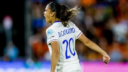 Euro 2025 : de ses graves blessures à l'exil aux Etats-Unis, la précieuse résilience de Delphine Cascarino chez les Bleues