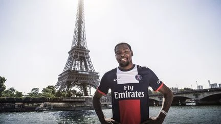 Kevin Durant, star de la NBA, devient actionnaire minoritaire du PSG pour développer des 