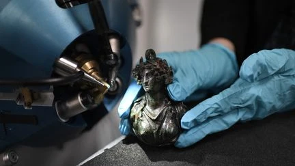 Un restaurateur-archéologue du Louvre irradié par l'accélérateur de particules utilisé à des fins d'analyses des œuvres d'art et d'objets anciens