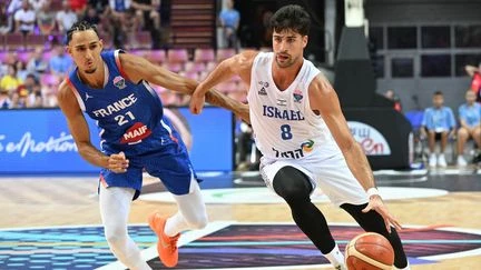 Les basketteurs français sèchement battus par Israël mais toujours en course pour la qualification en huitièmes de finale de l'Euro