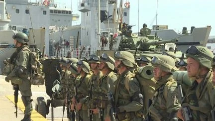 Venezuela : face à la menace américaine, Nicolas Maduro appelle sa population à s'entraîner au tir