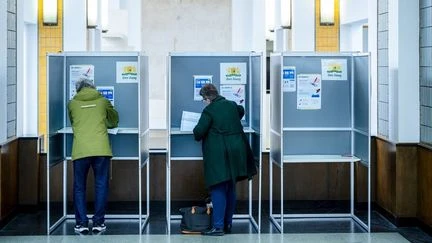 Aux Pays-Bas, les bureaux de vote ont ouvert mercredi pour des élections législatives anticipées