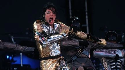 Une chaussette sale de Michael Jackson adjugée à 6 200 euros aux enchères à Nîmes