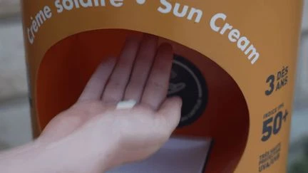Crème solaire : des distributeurs gratuits sur les plages