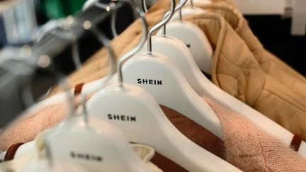 Fast-fashion : des députés demandent l’accélération de l’entrée en vigueur de la loi visant à réduire l’impact environnemental de l’industrie textile