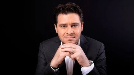 Julien Dassin rend hommage à son père dans un livre : 