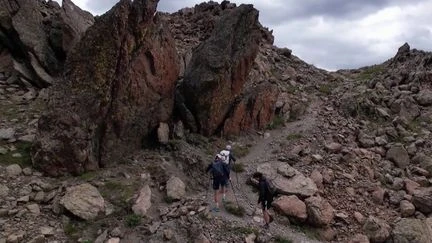Hautes-Alpes : à l'assaut du Mont Chenaillet, un ancien fonds marin préhistorique qui culmine à plus de 2 600 mètres d'altitude