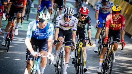 Pauses pipi, chutes… Quand est-il admis ou pas d’attaquer les leaders sur le Tour de France ?