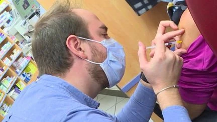 Covid : un nouveau variant identifié, une campagne de vaccination débutera en octobre  