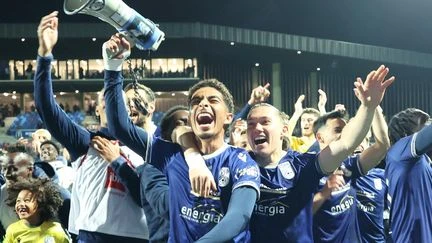 Foot : Dunkerque bat Guingamp (1-0) et rejoint Metz pour une place en barrage d'accession à la Ligue 1
