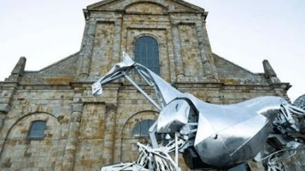 Zeus, le cheval mécanique des JO, a été vu par un demi-million de personnes depuis le début de sa tournée début mars