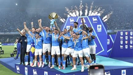 Football : inespéré en début de saison, Naples remporte pourtant son 4e titre de champion d'Italie