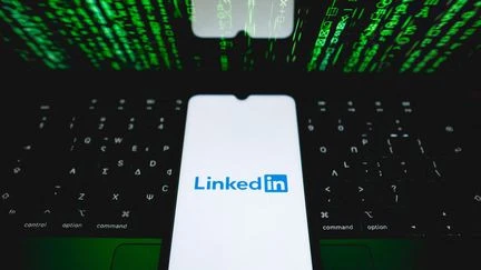 Comptes LinkedIn, offres d'emploi, entretien... Quand l'IA usurpe l'identité des recruteurs