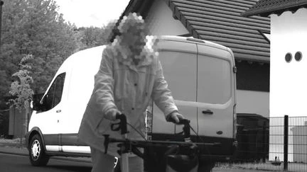 Une grand-mère allemande flashée à 42 km/h avec son déambulateur et son sac de courses