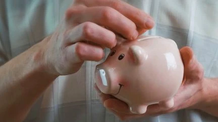 Économie : face à l'épargne grandissante, certaines banques rémunèrent les comptes courants