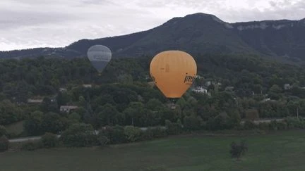 Alpes-de-Haute-Provence : les habitants d’un petit village le découvrent depuis les airs