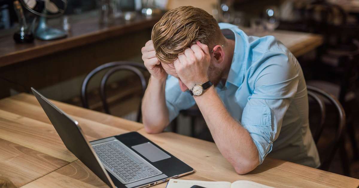 Zwei Abschlüsse, kein Job: Uni-Absolvent enthüllt ganze Härte seiner Arbeitssuche