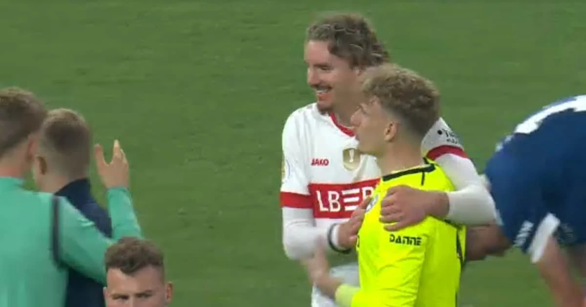 Direkt nach dem Spiel zeigt Stuttgarts Wunderknabe eine ganz große Geste