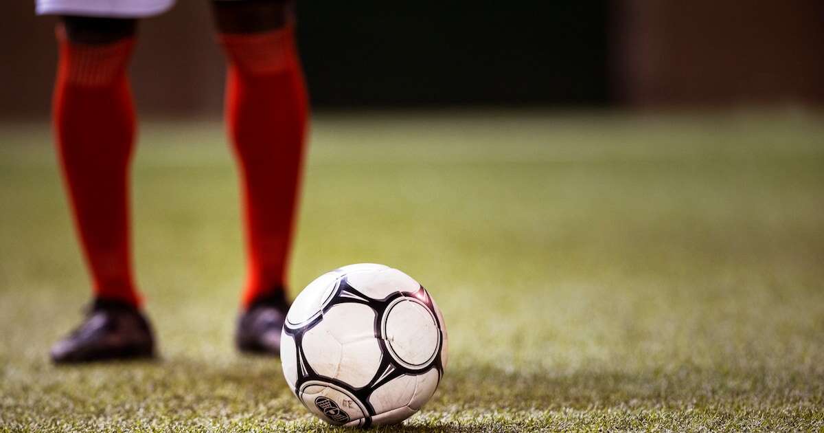 Blitz trifft auf Fußballfeld - ein Spieler ist tot, vier schwerverletzt