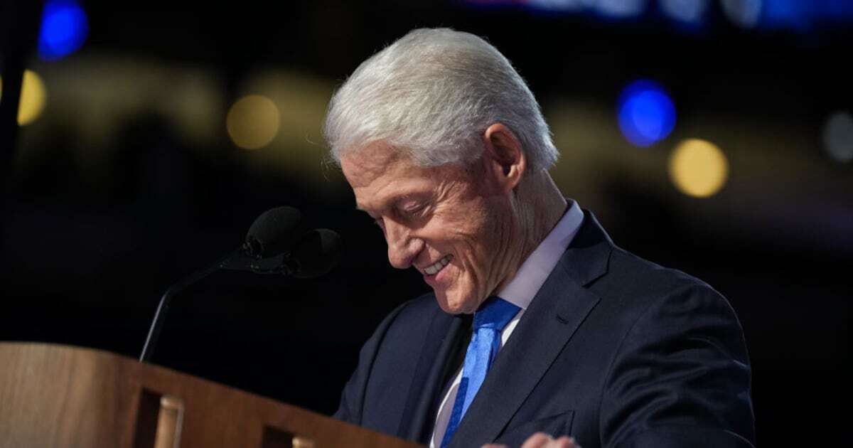 Clintons Auftritt mit Zitter-Händen und heiserer Stimme beunruhigt Anhänger