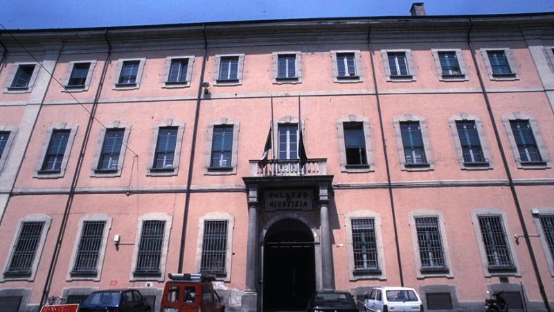 Genitori condannati per botte e vessazioni ai tre figli. Il padre anche per violenza sessuale