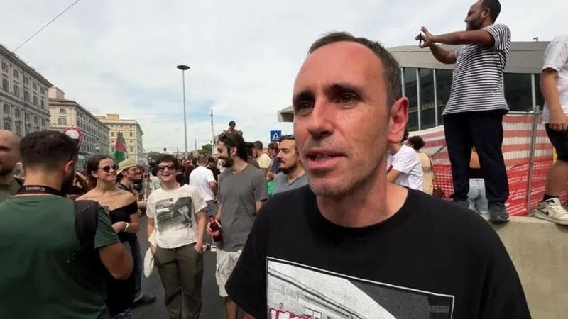 Zerocalcare sugli scontri al corteo per Gaza di Milano: “Bloccare stazione non è vandalismo”